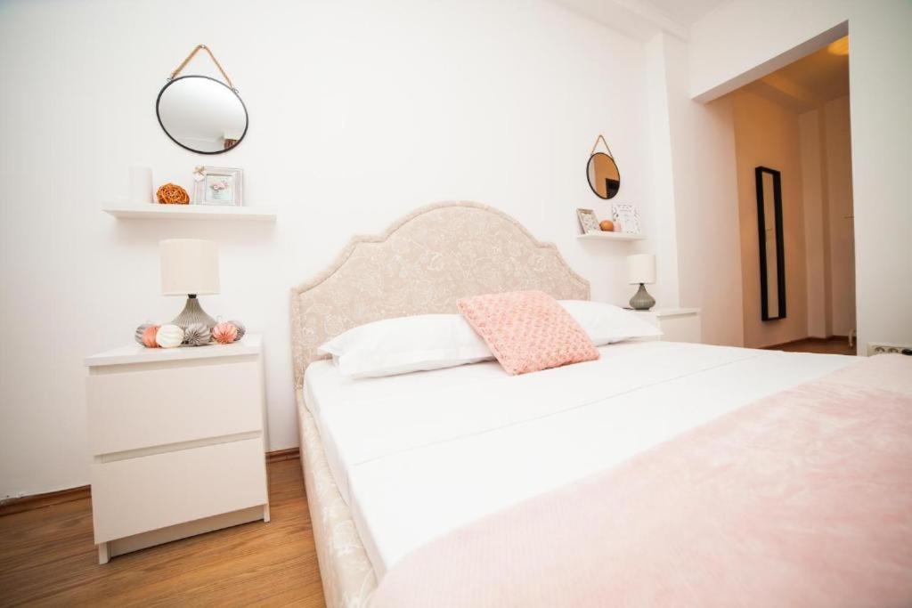 Guesthouse Smart ブカレスト エクステリア 写真