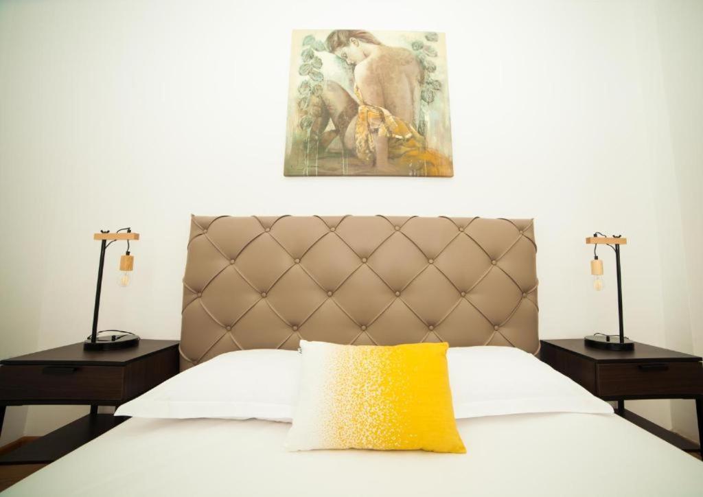 Guesthouse Smart ブカレスト エクステリア 写真