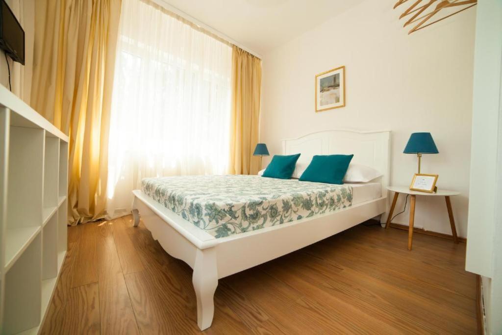 Guesthouse Smart ブカレスト エクステリア 写真