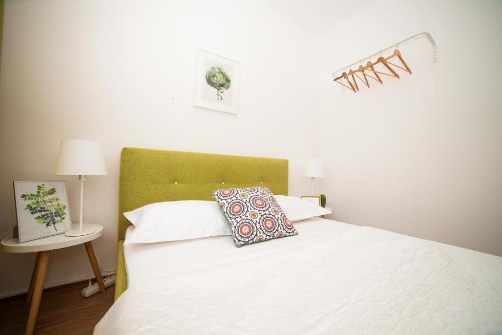 Guesthouse Smart ブカレスト エクステリア 写真