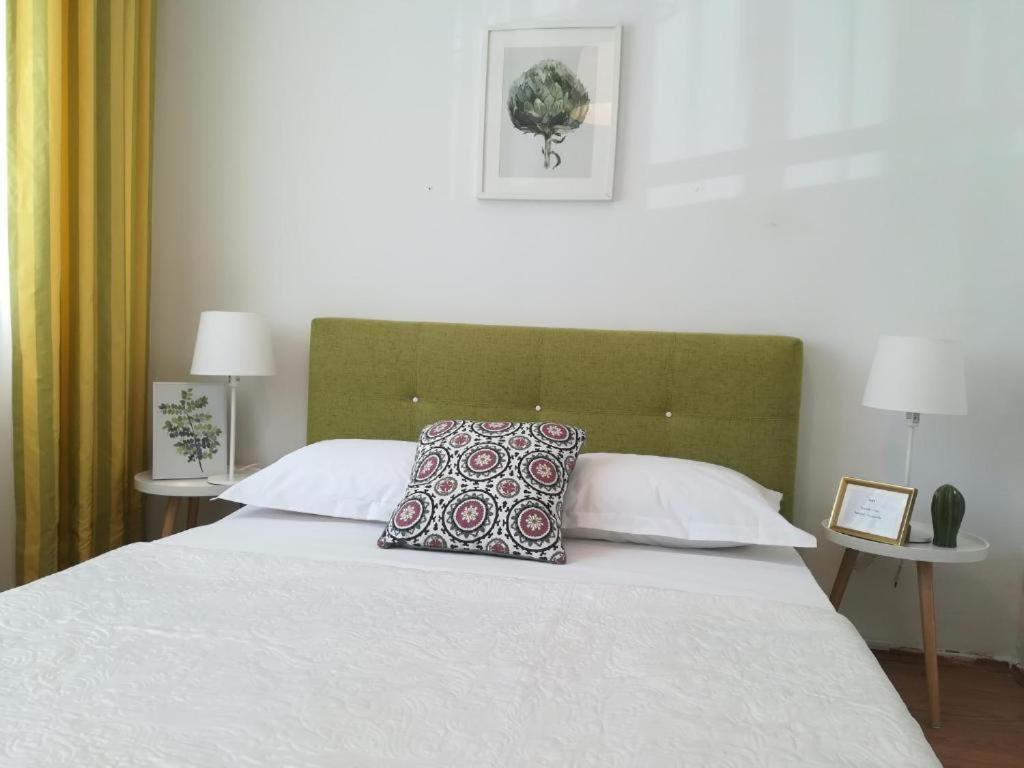 Guesthouse Smart ブカレスト エクステリア 写真