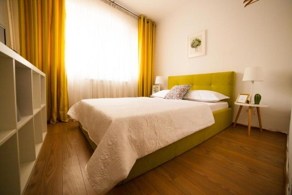 Guesthouse Smart ブカレスト エクステリア 写真