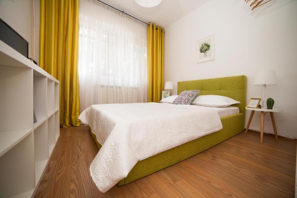 Guesthouse Smart ブカレスト エクステリア 写真