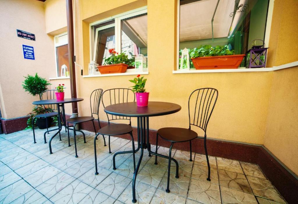 Guesthouse Smart ブカレスト エクステリア 写真