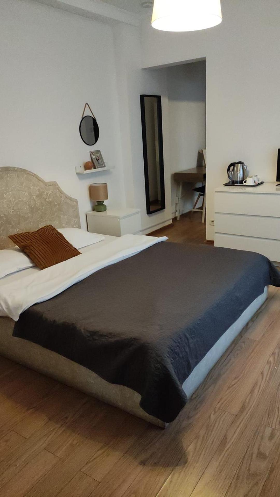 Guesthouse Smart ブカレスト エクステリア 写真